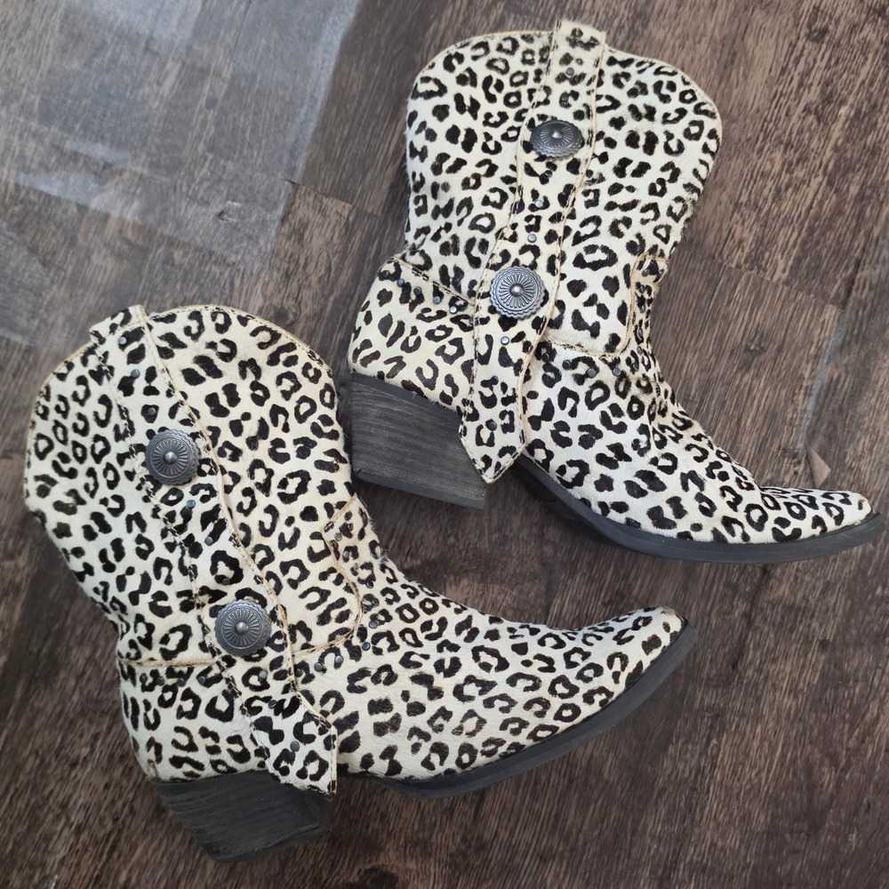 DINGO Western Boots Women 8M Snow Leopard Calf Hair DI 373 Animal Print Ankle